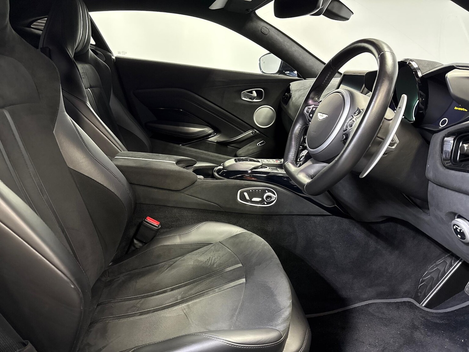 Used Aston Martin Vantage 2019 for sale - 76402393: Photo 28