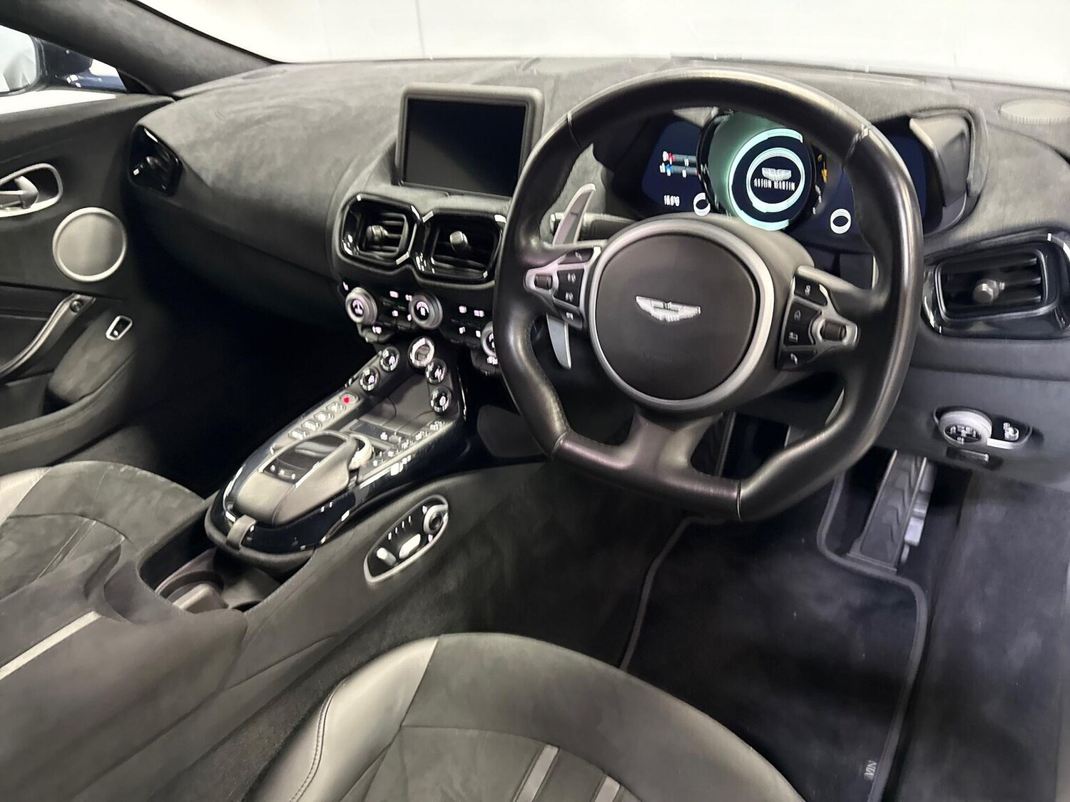 Used Aston Martin Vantage 2019 for sale - 76402393: Photo 29