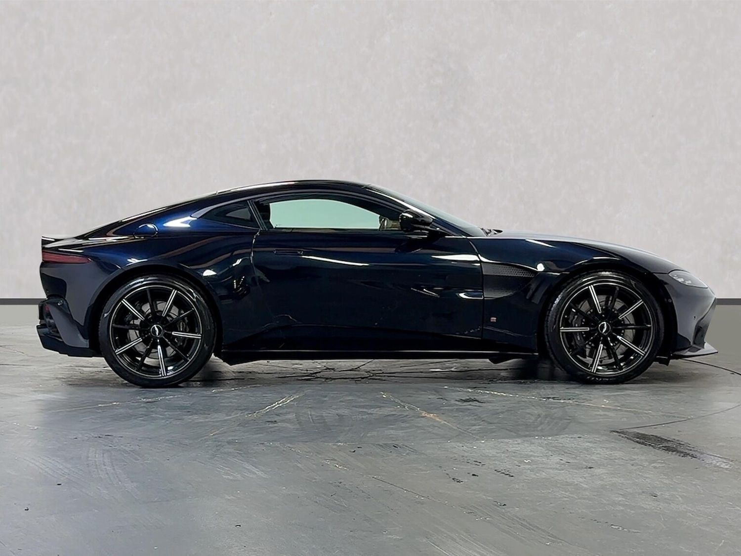 Used Aston Martin Vantage 2019 for sale - 76402393: Photo 3