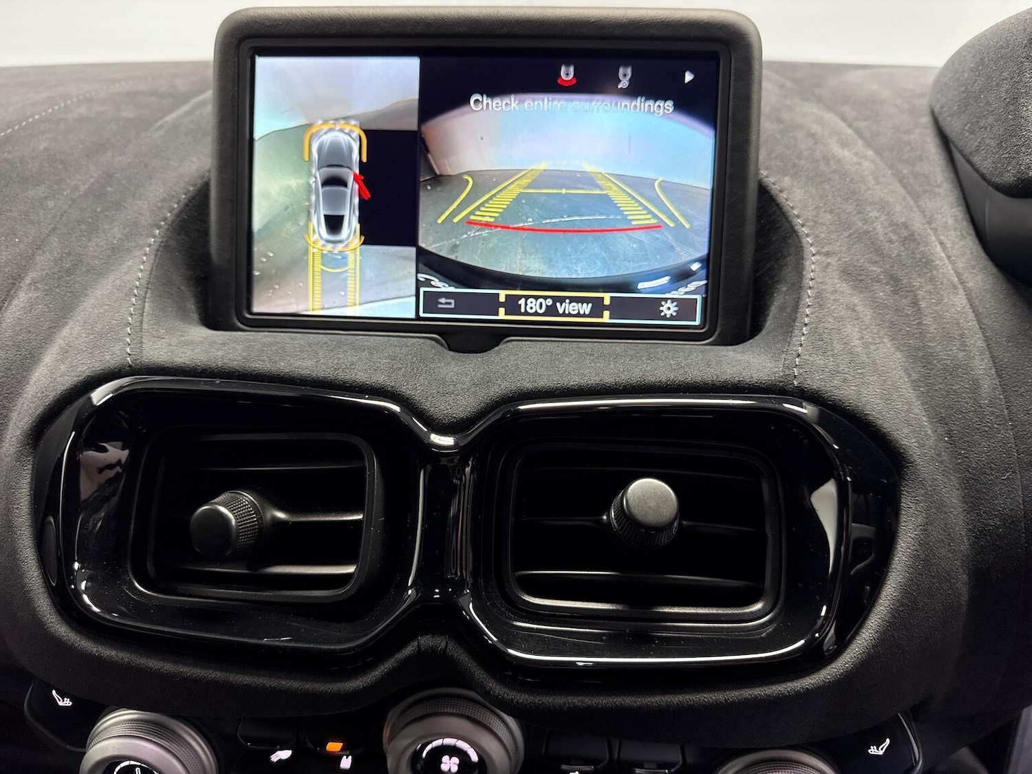 Used Aston Martin Vantage 2019 for sale - 76402393: Photo 34