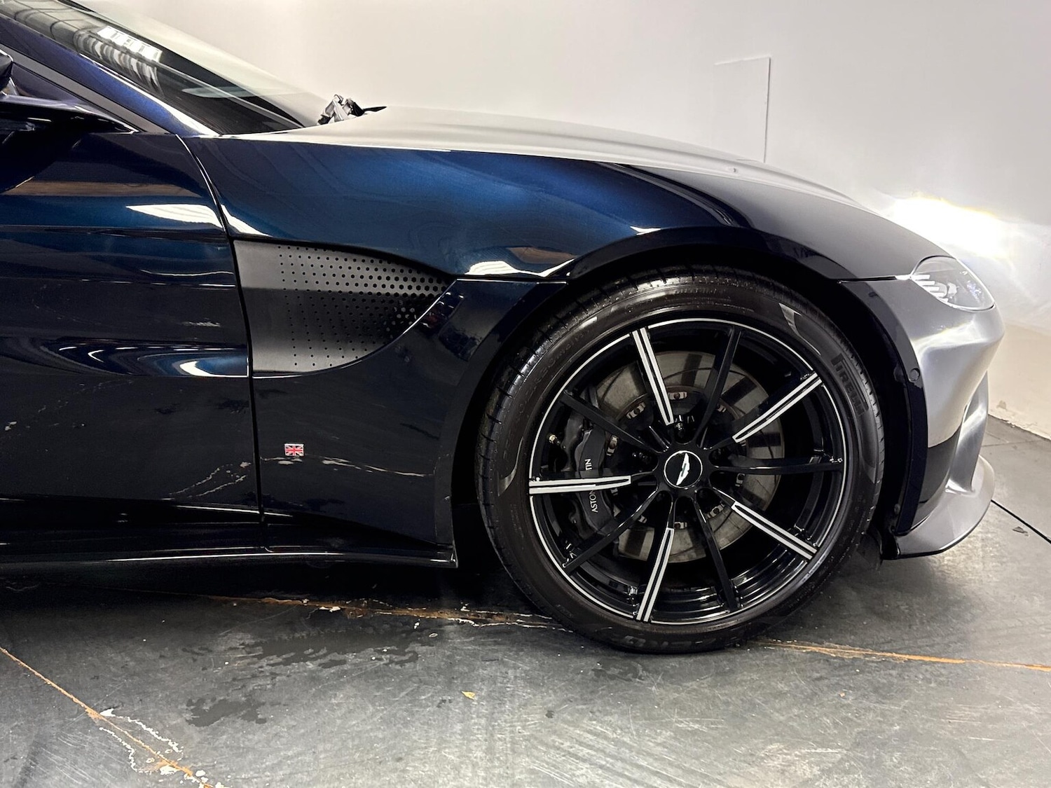 Used Aston Martin Vantage 2019 for sale - 76402393: Photo 39