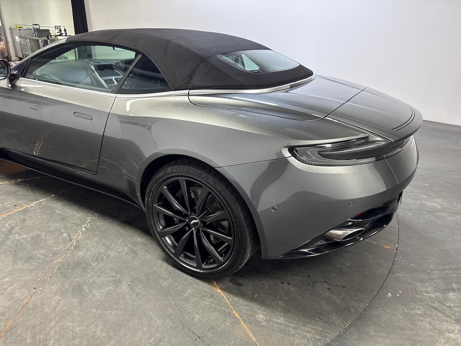 Used Aston Martin DB11 2019 for sale - 76219152: Photo 29