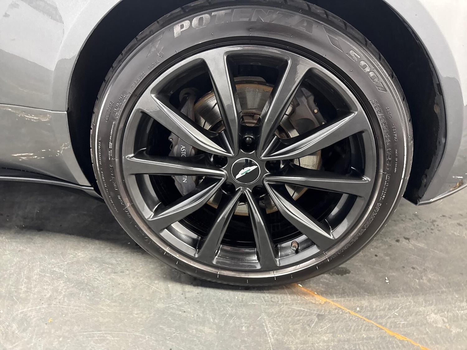 Used Aston Martin DB11 2019 for sale - 76219152: Photo 31