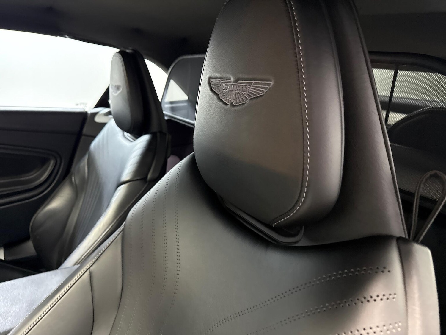Used Aston Martin DB11 2019 for sale - 76219152: Photo 38