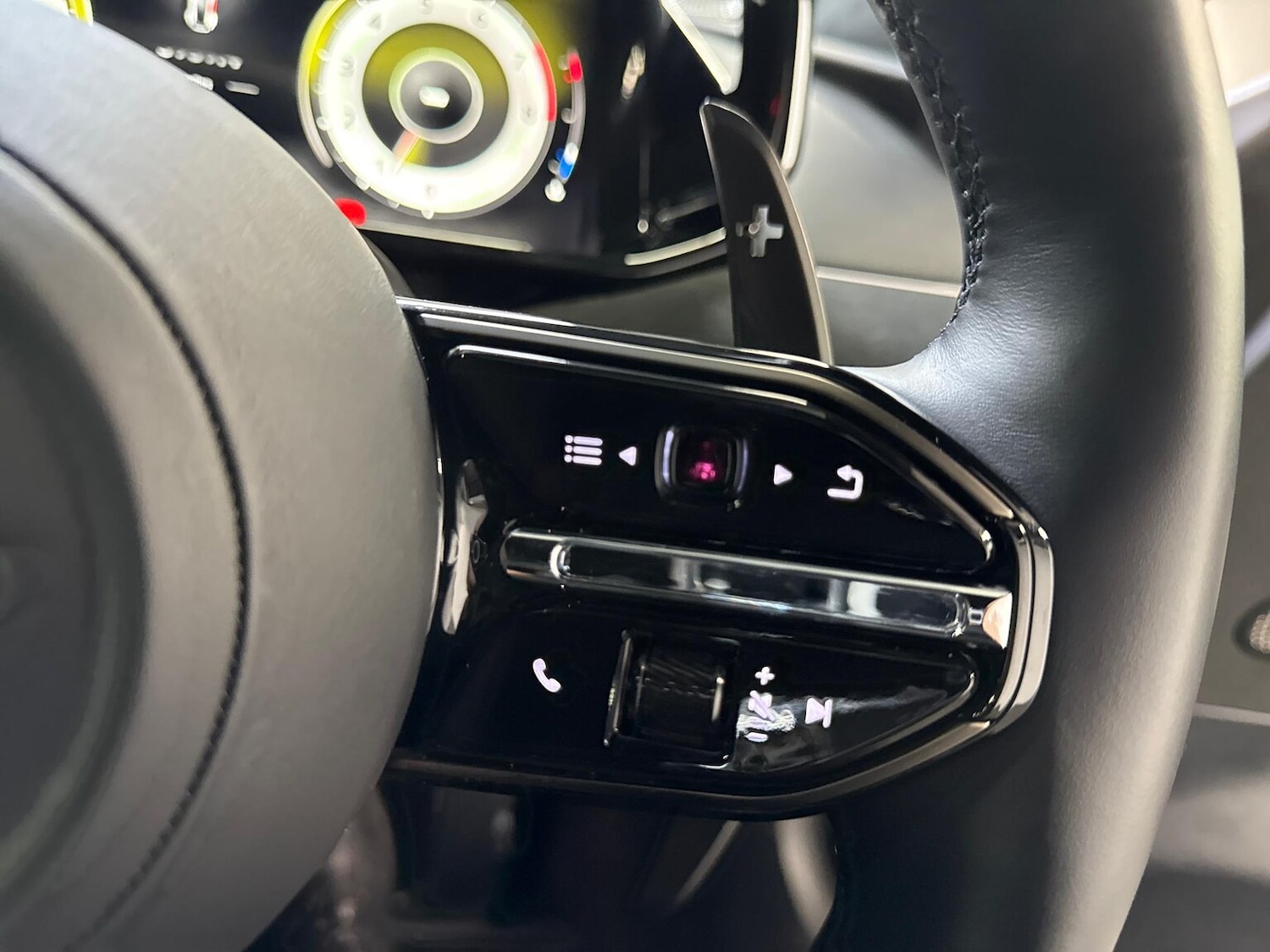 Used Aston Martin Vantage 2025 for sale - 77489598: Photo 32