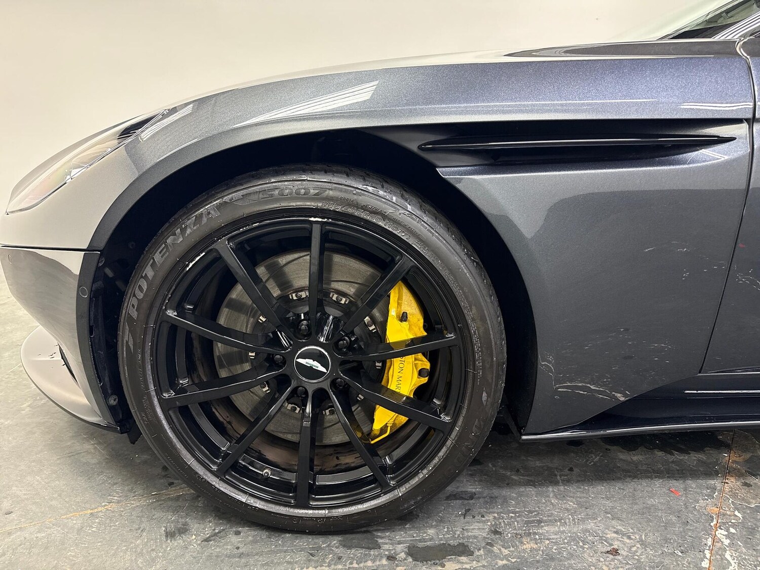 Used Aston Martin DB11 2021 for sale - 77687981: Photo 32