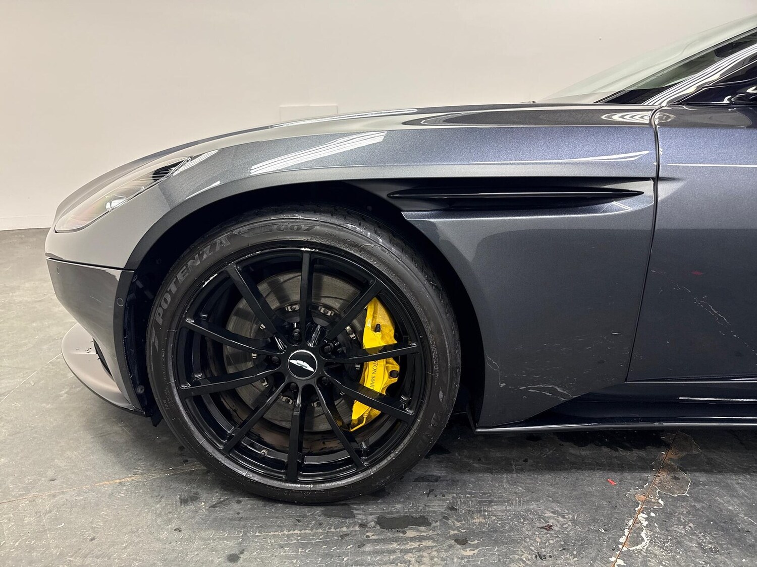 Used Aston Martin DB11 2021 for sale - 77687981: Photo 33