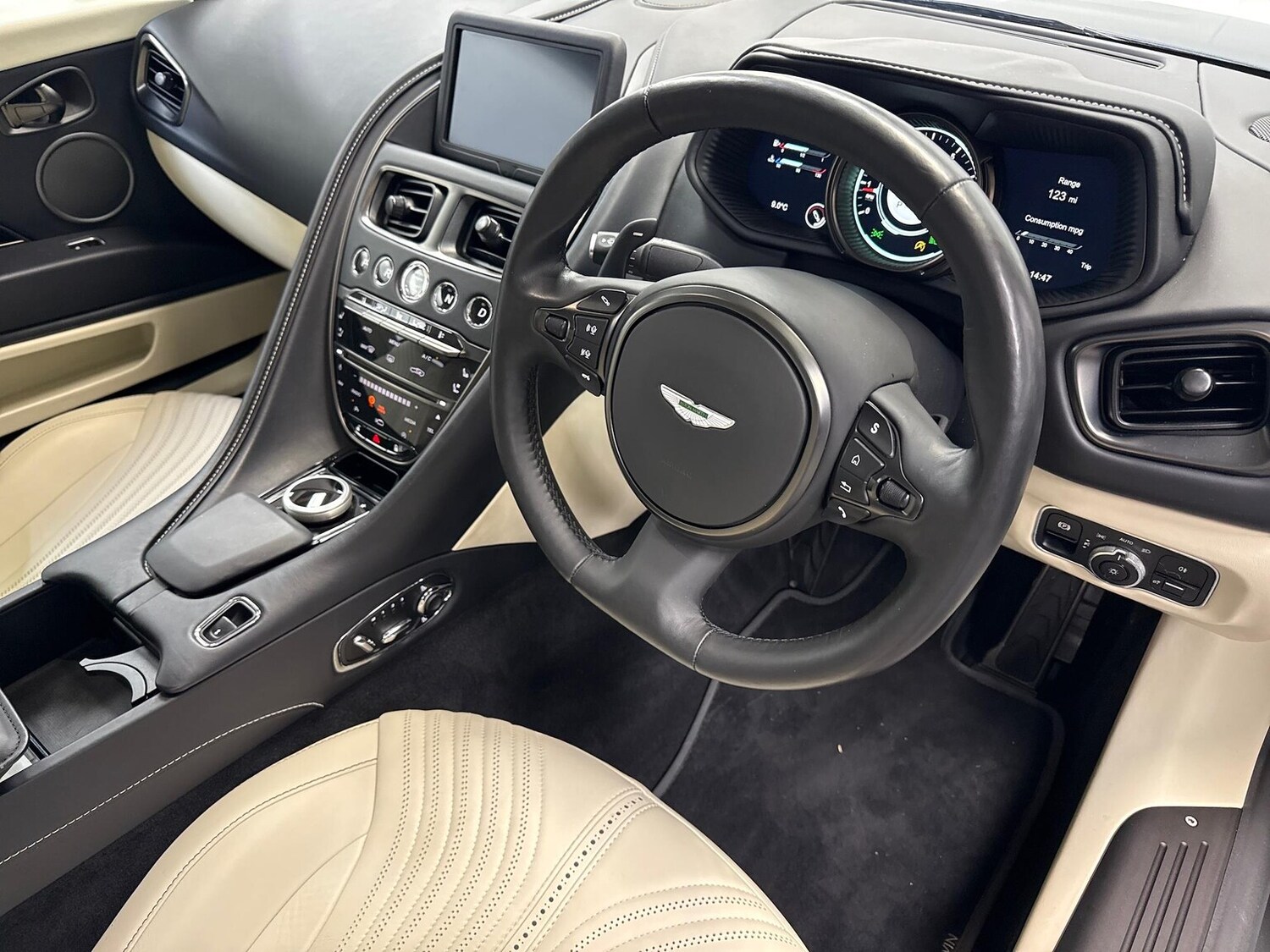 Used Aston Martin DB11 2021 for sale - 77687981: Photo 35