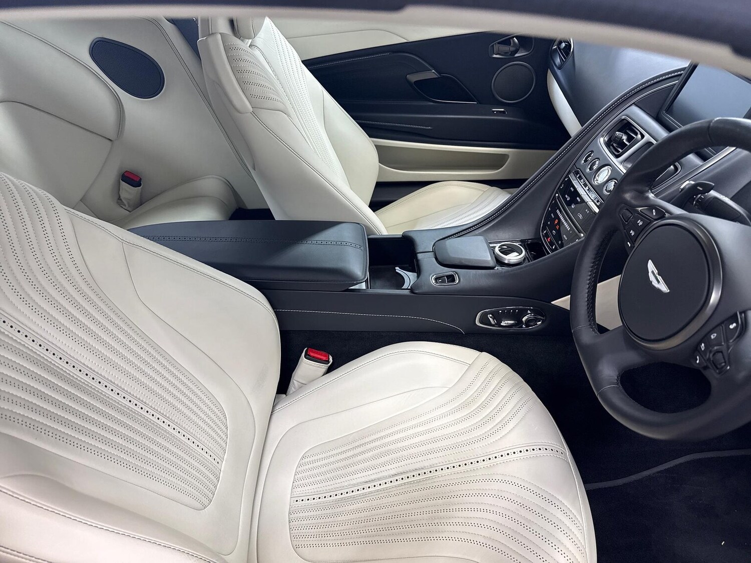 Used Aston Martin DB11 2021 for sale - 77687981: Photo 37