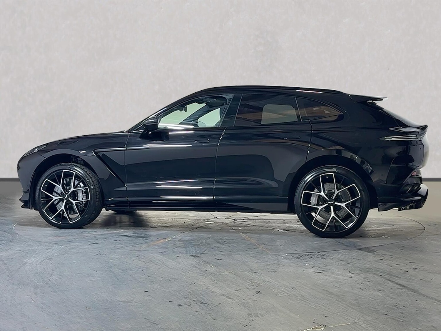 Used Aston Martin DBX 2025 for sale - 77775143: Photo 10