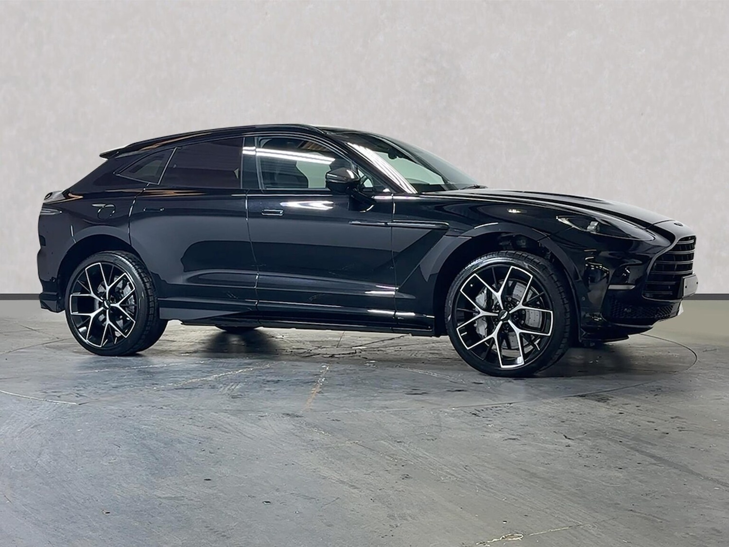 Used Aston Martin DBX 2025 for sale - 77775143: Photo 2