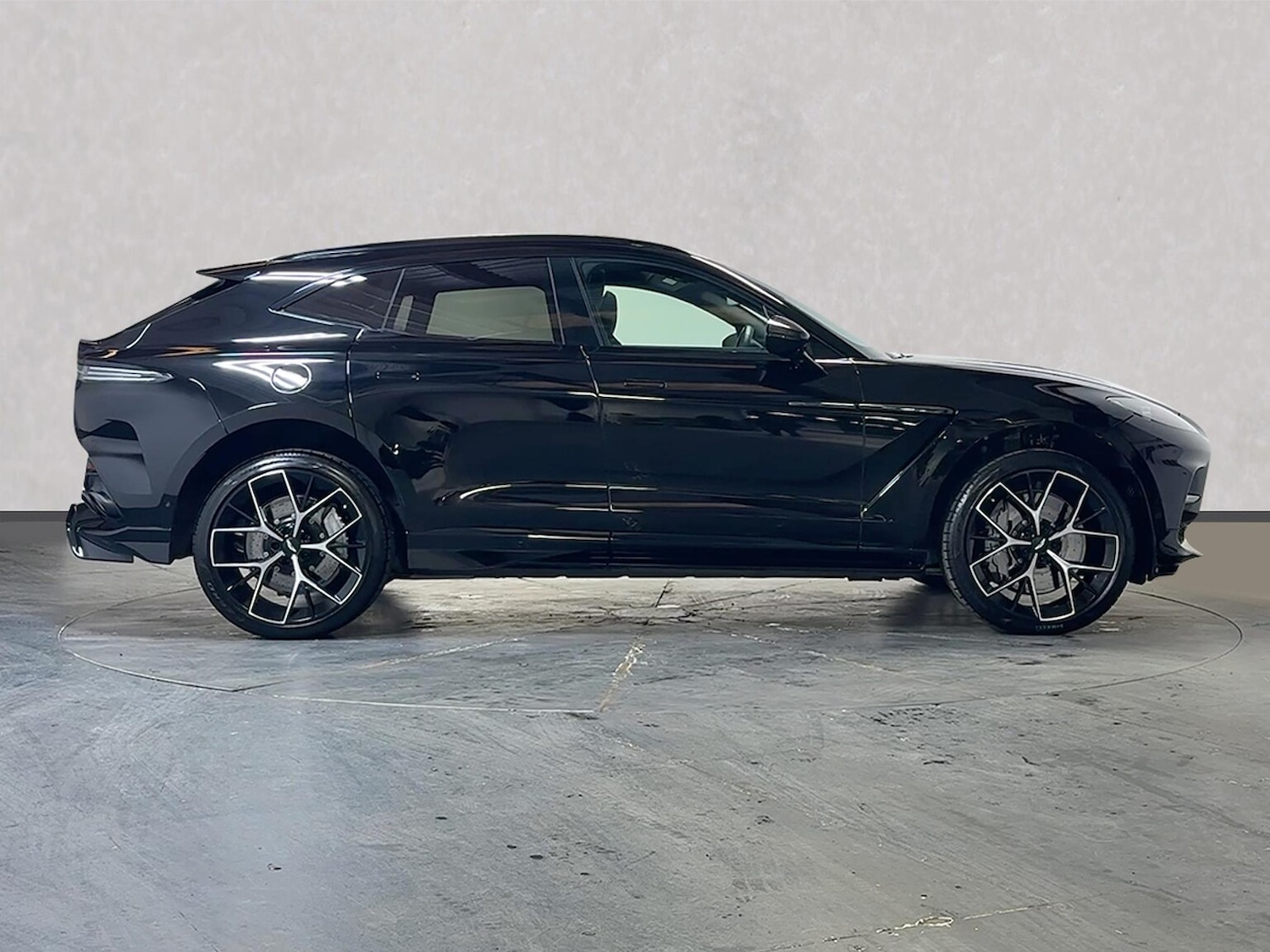 Used Aston Martin DBX 2025 for sale - 77775143: Photo 3