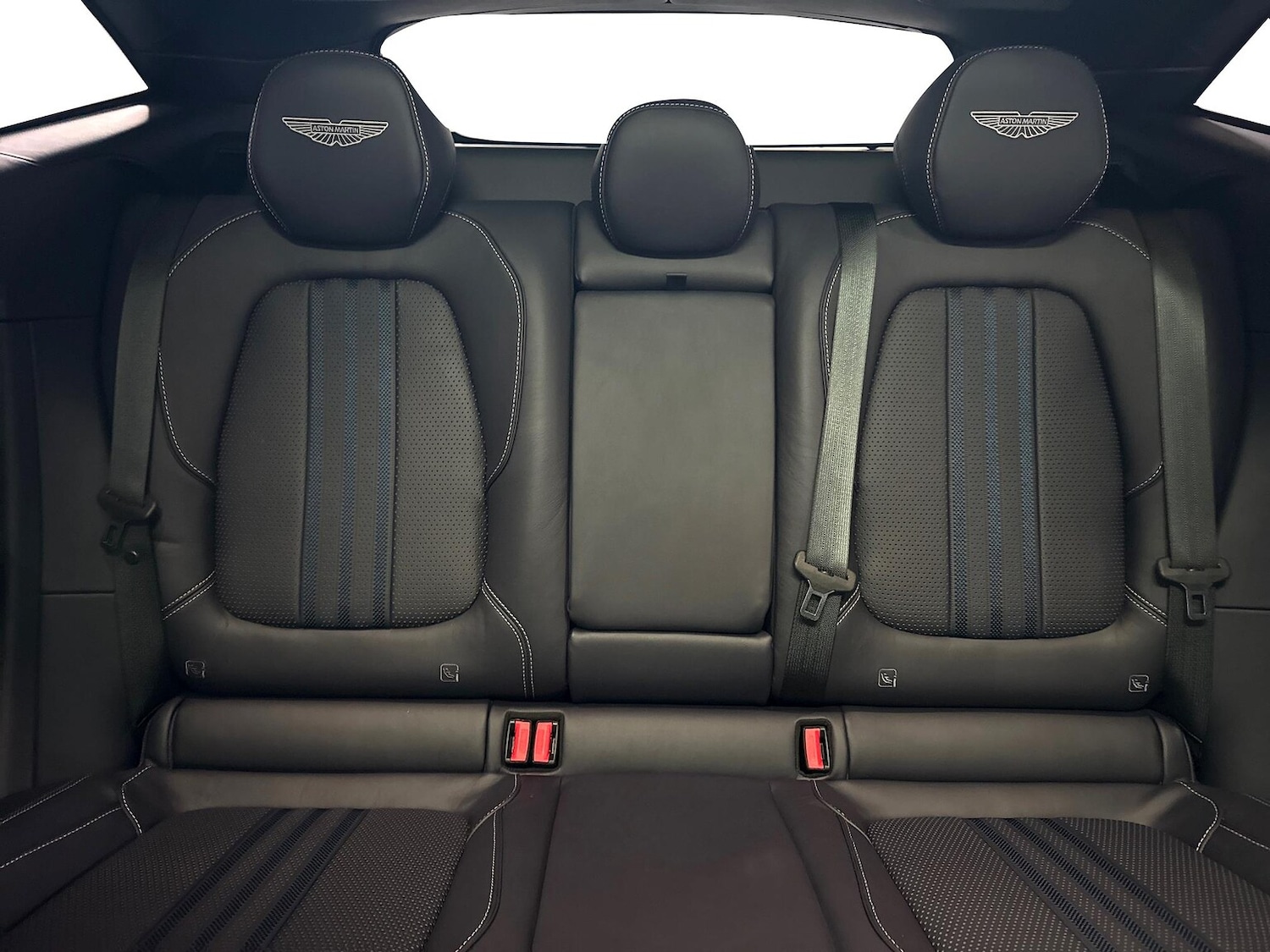 Used Aston Martin DBX 2025 for sale - 77775143: Photo 33