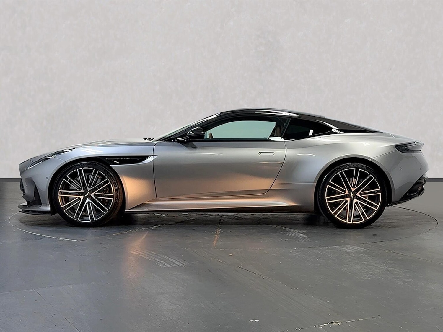Used Aston Martin V8 2025 for sale - 76402396: Photo 11