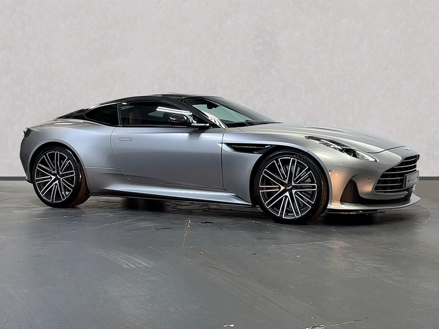 Used Aston Martin V8 2025 for sale - 76402396: Photo 2