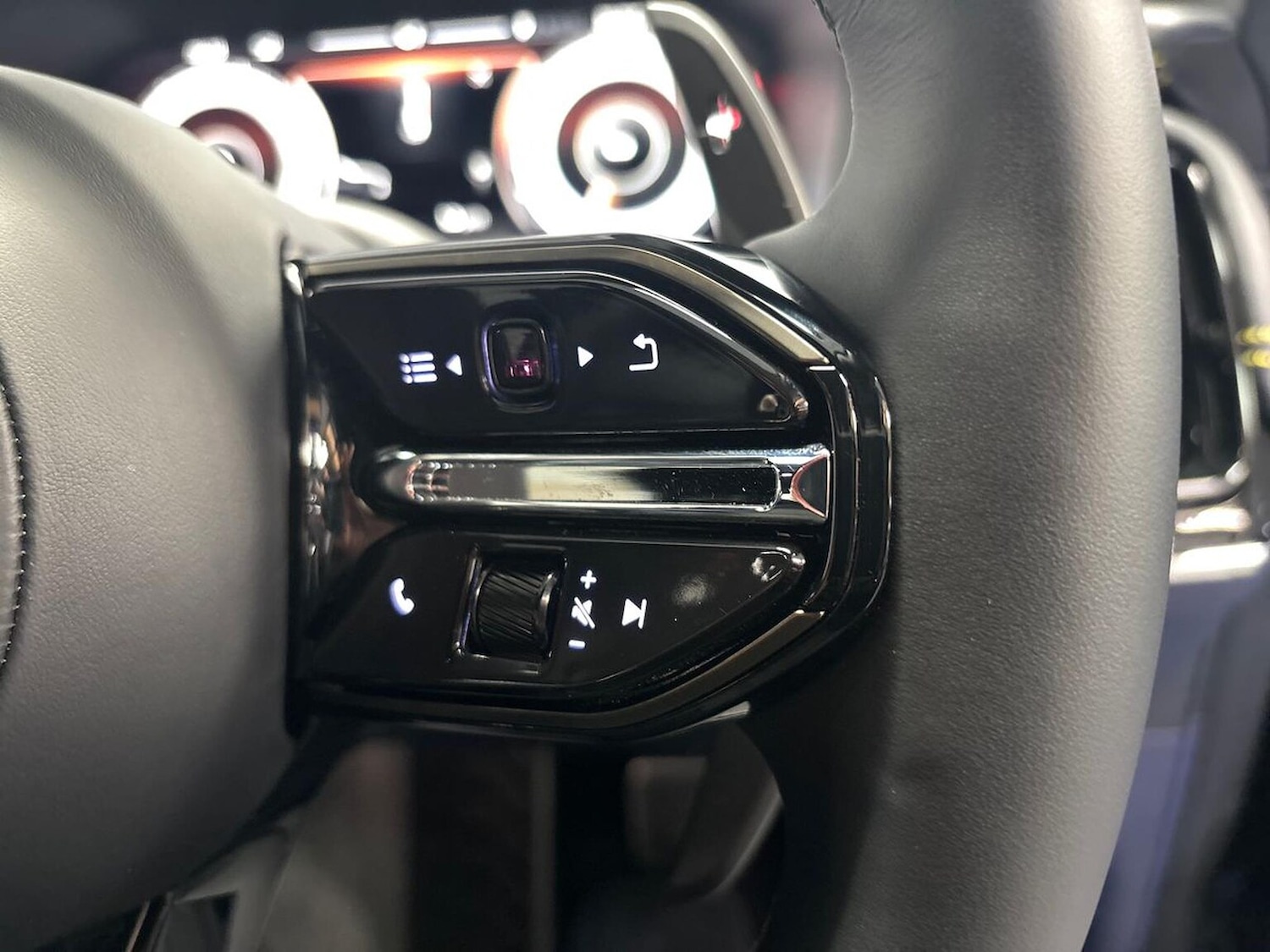 Used Aston Martin DBX 2025 for sale - 77489608: Photo 33