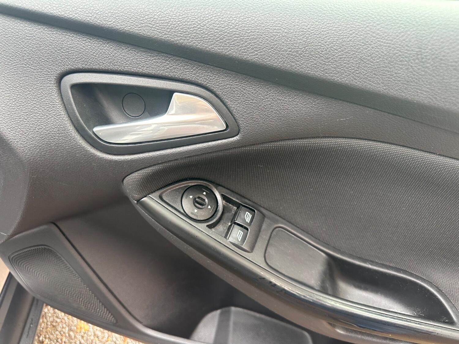 Used Ford Focus 2012 for sale - 76347102: Photo 8
