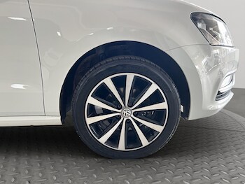 Used Volkswagen Polo 2017 for sale - 77880991: Photo