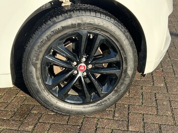 Used Jaguar F-Pace 2017 for sale - 76725663: Photo