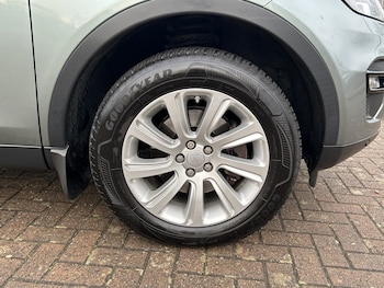 Used Land Rover Discovery Sport 2015 for sale - 77118660: Photo