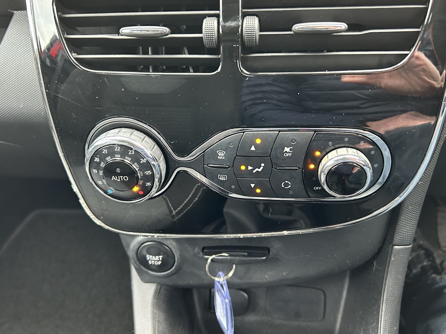 Used Renault Clio 2014 for sale - 76611404: Photo 22