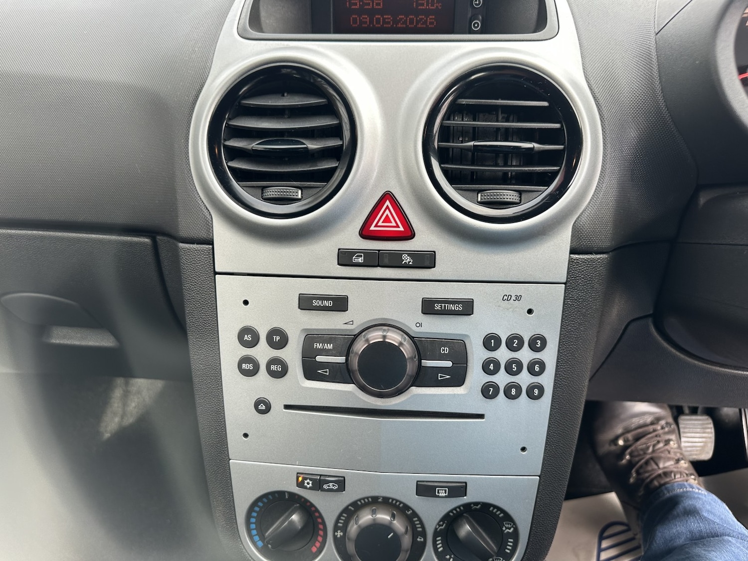 Used Vauxhall Corsa 2012 for sale - 77792881: Photo 4