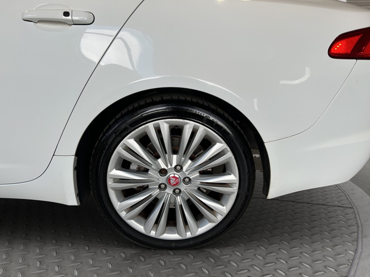 Used Jaguar XF 2014 for sale - 78018305: Photo 11