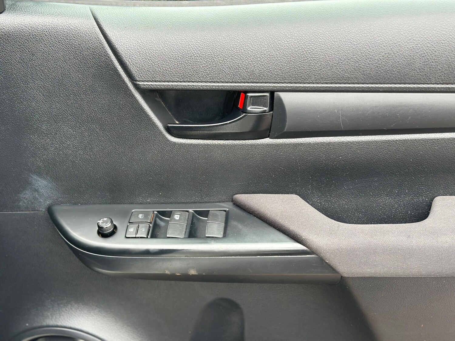 Used Toyota Hilux for sale - 77808147: Photo 31