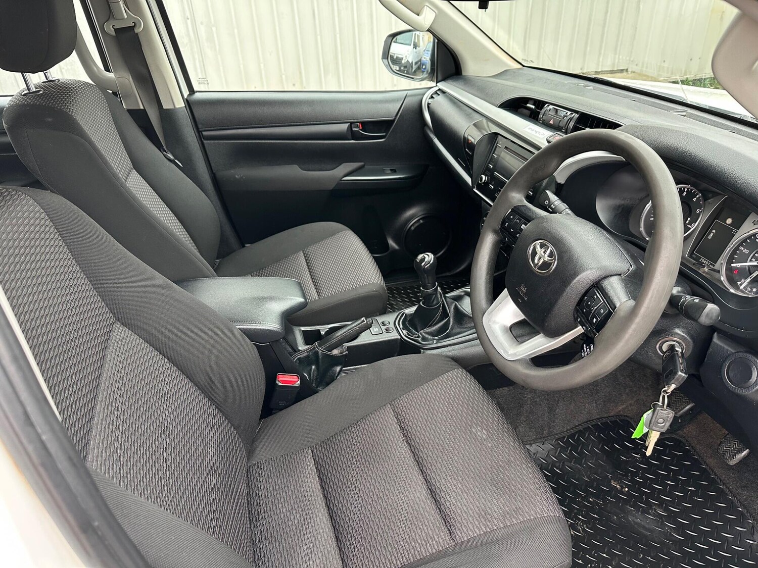 Used Toyota Hilux for sale - 77808147: Photo 32