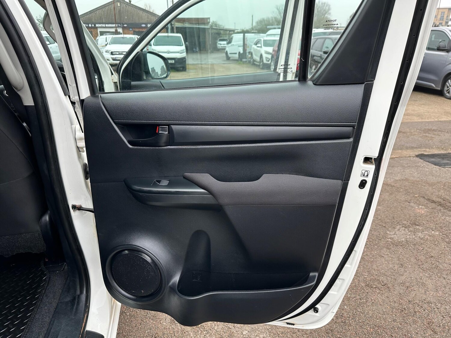 Used Toyota Hilux for sale - 77808147: Photo 40