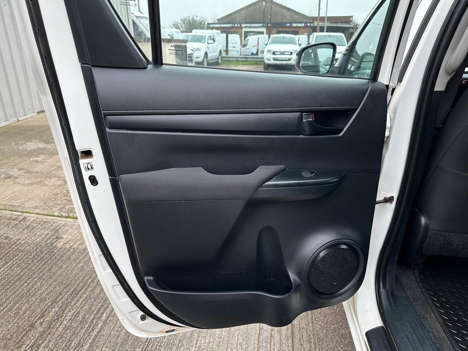 Used Toyota Hilux for sale - 77808147: Photo 55