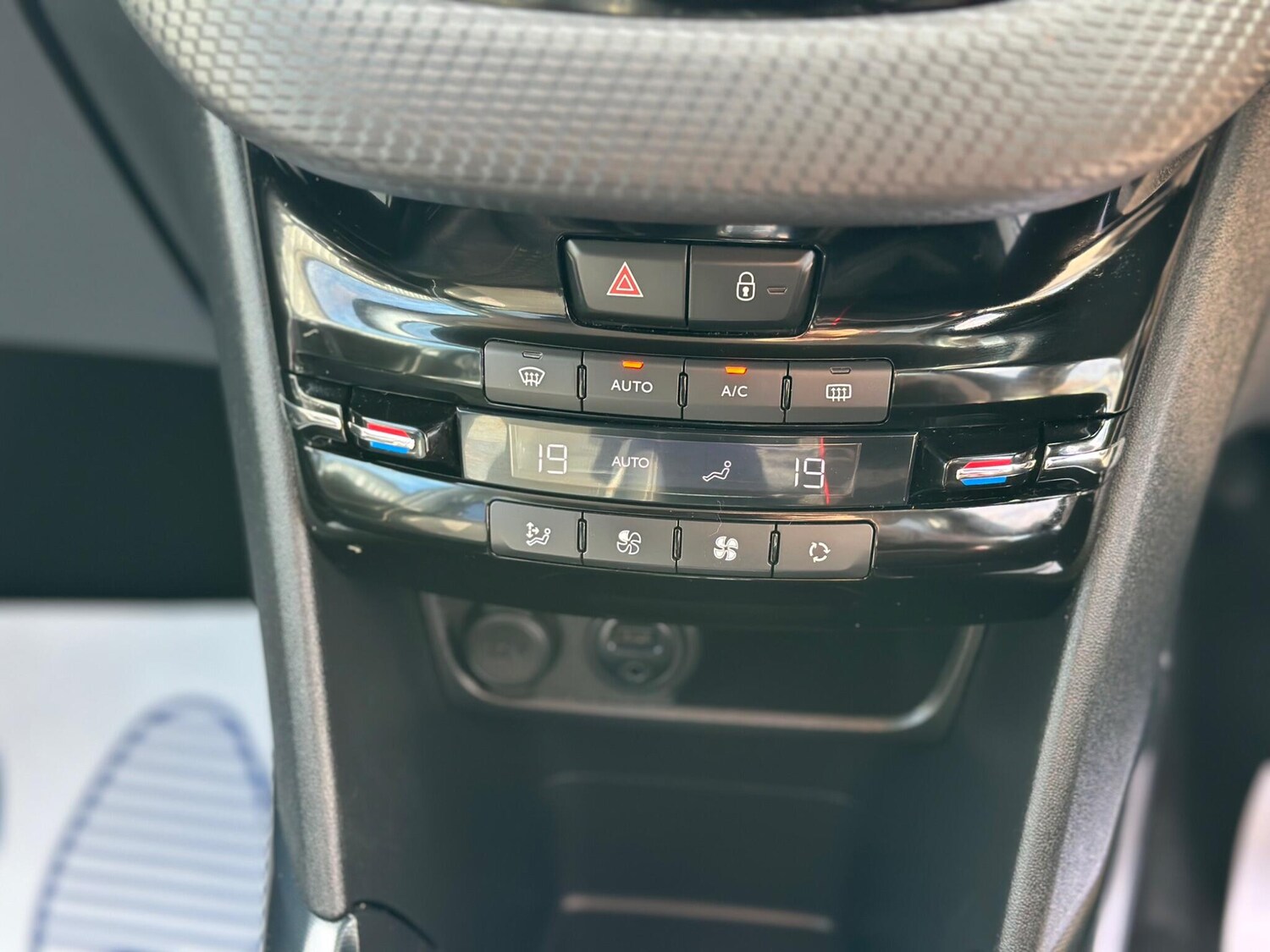 Used Peugeot 2008 2014 for sale - 78157824: Photo 41