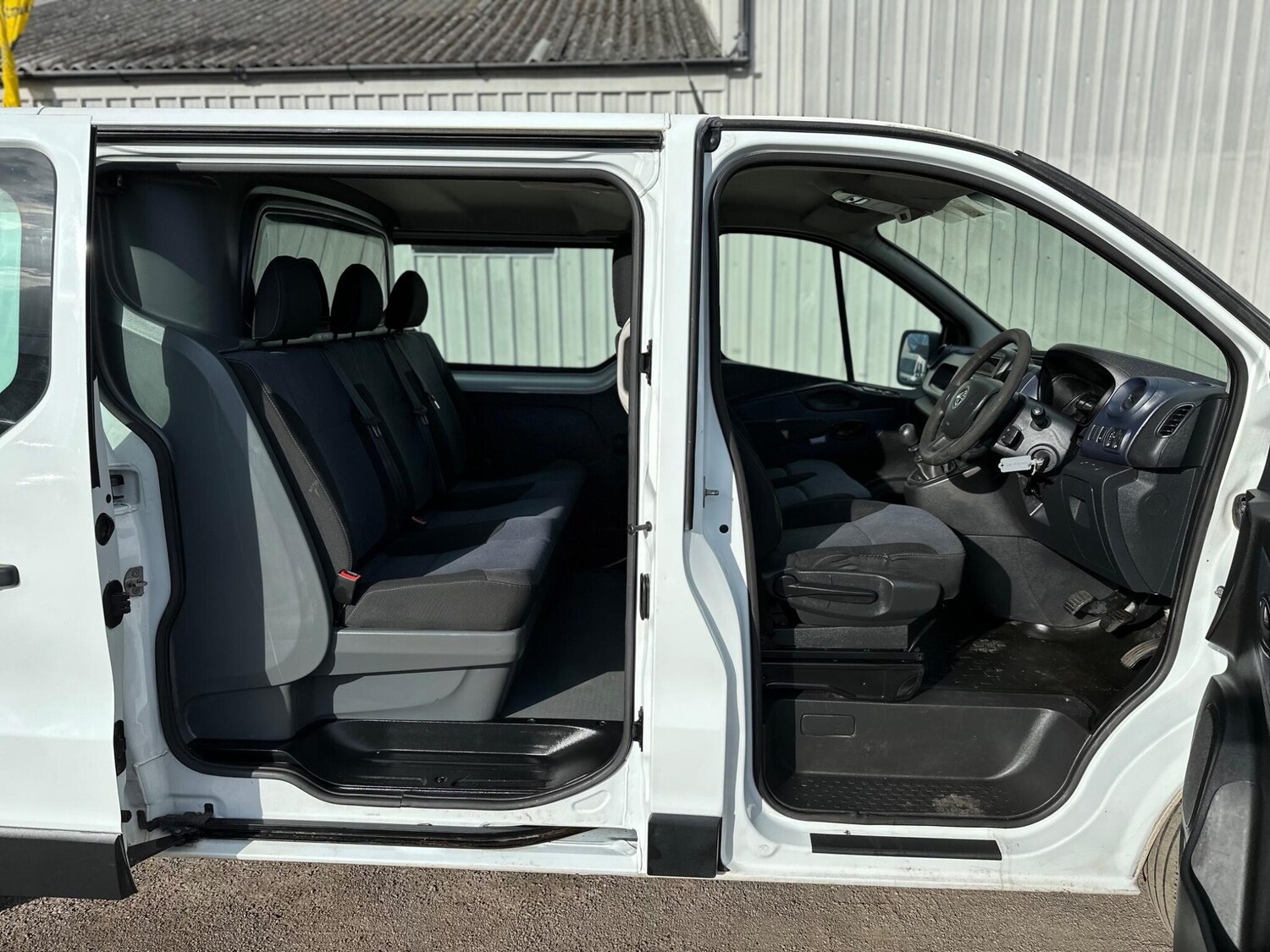 Used Vauxhall Vivaro for sale - 77925484: Photo 11