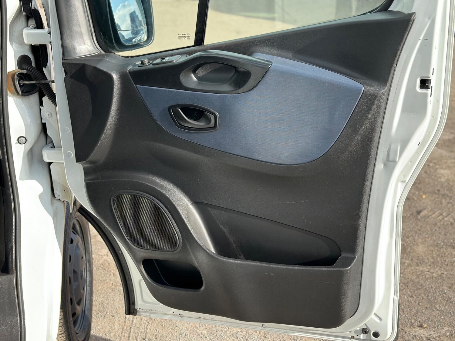 Used Vauxhall Vivaro for sale - 77925484: Photo 32