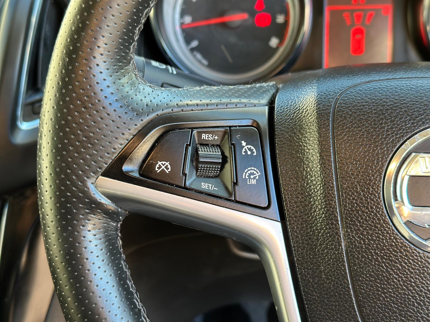 Used Vauxhall Zafira Tourer 2015 for sale - 76645552: Photo 25