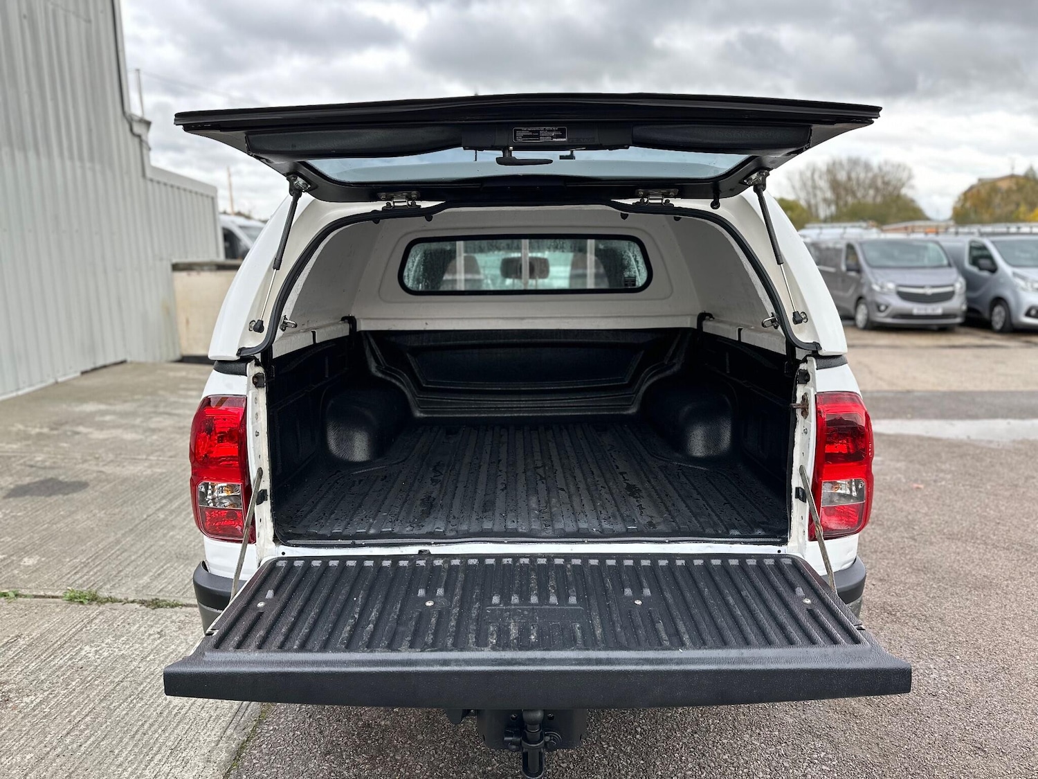 Used Toyota Hilux 2017 for sale - 76432167: Photo 14