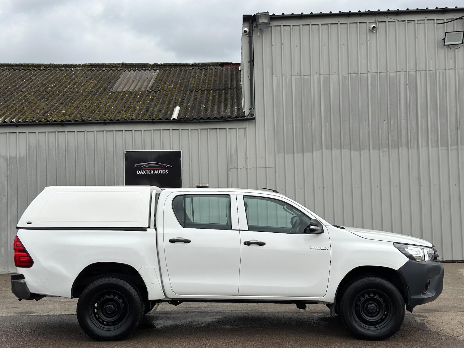 Used Toyota Hilux 2017 for sale - 76432167: Photo 21