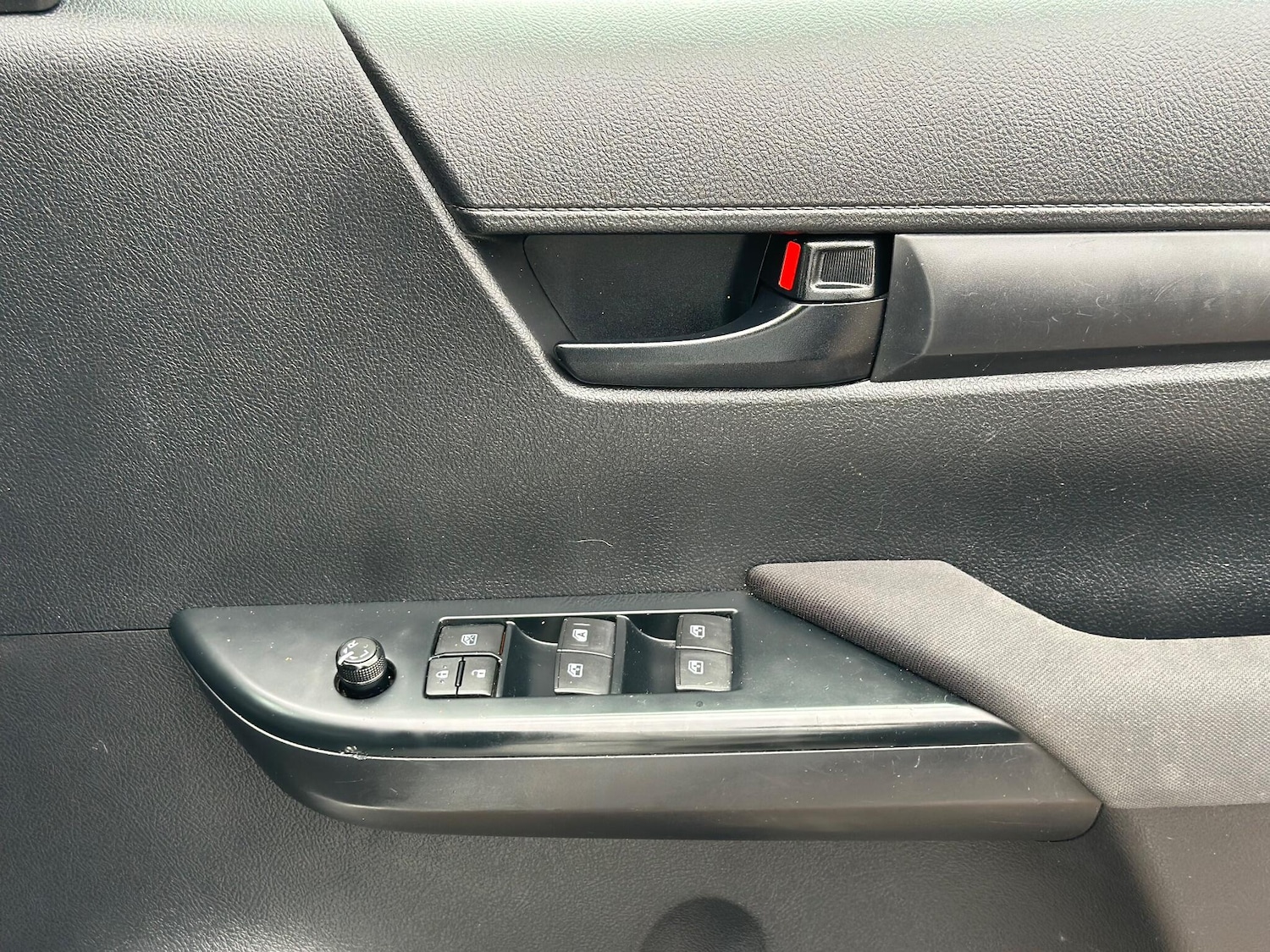 Used Toyota Hilux 2017 for sale - 76432167: Photo 30