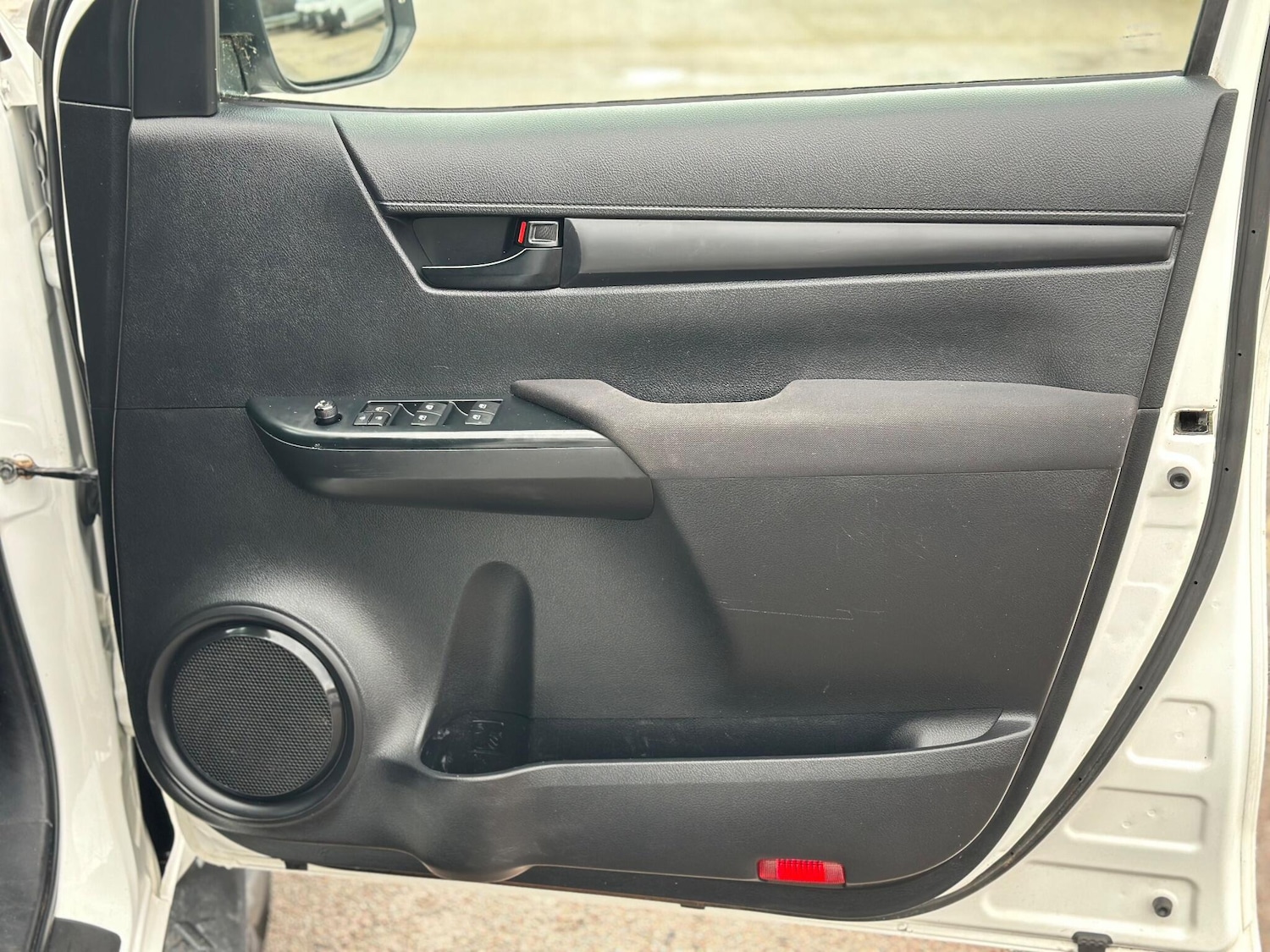 Used Toyota Hilux 2017 for sale - 76432167: Photo 31