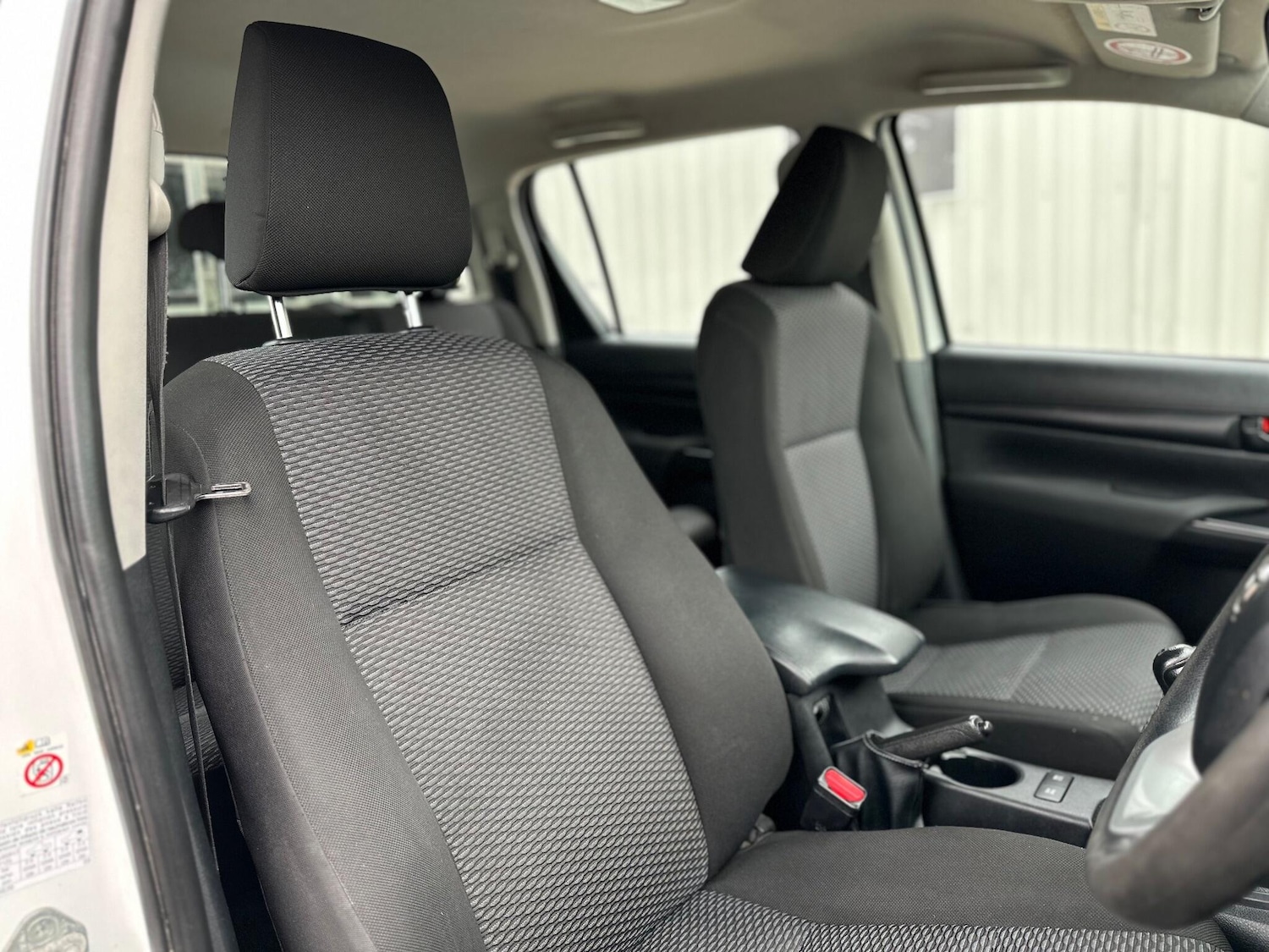 Used Toyota Hilux 2017 for sale - 76432167: Photo 32