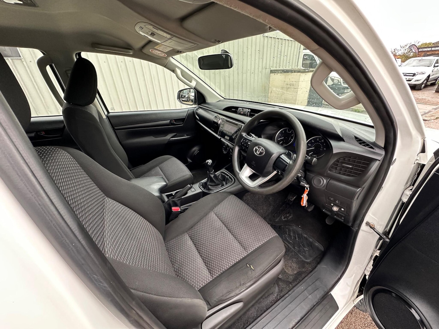 Used Toyota Hilux 2017 for sale - 76432167: Photo 34