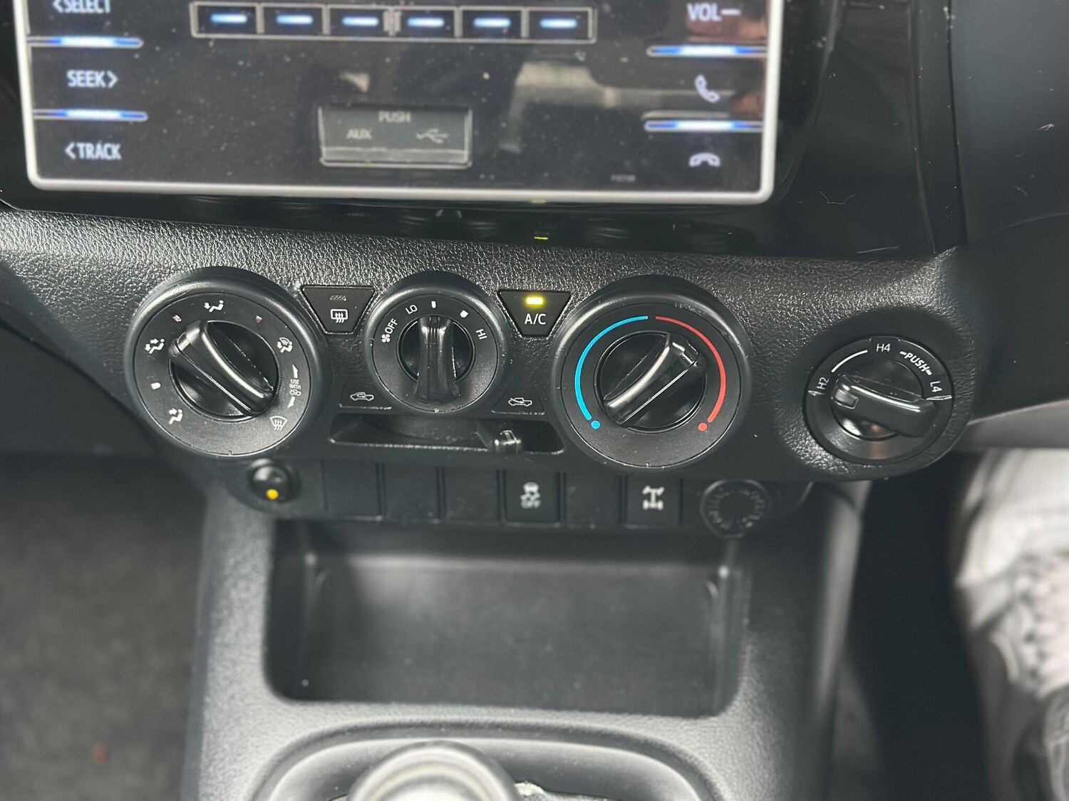 Used Toyota Hilux 2017 for sale - 76432167: Photo 38