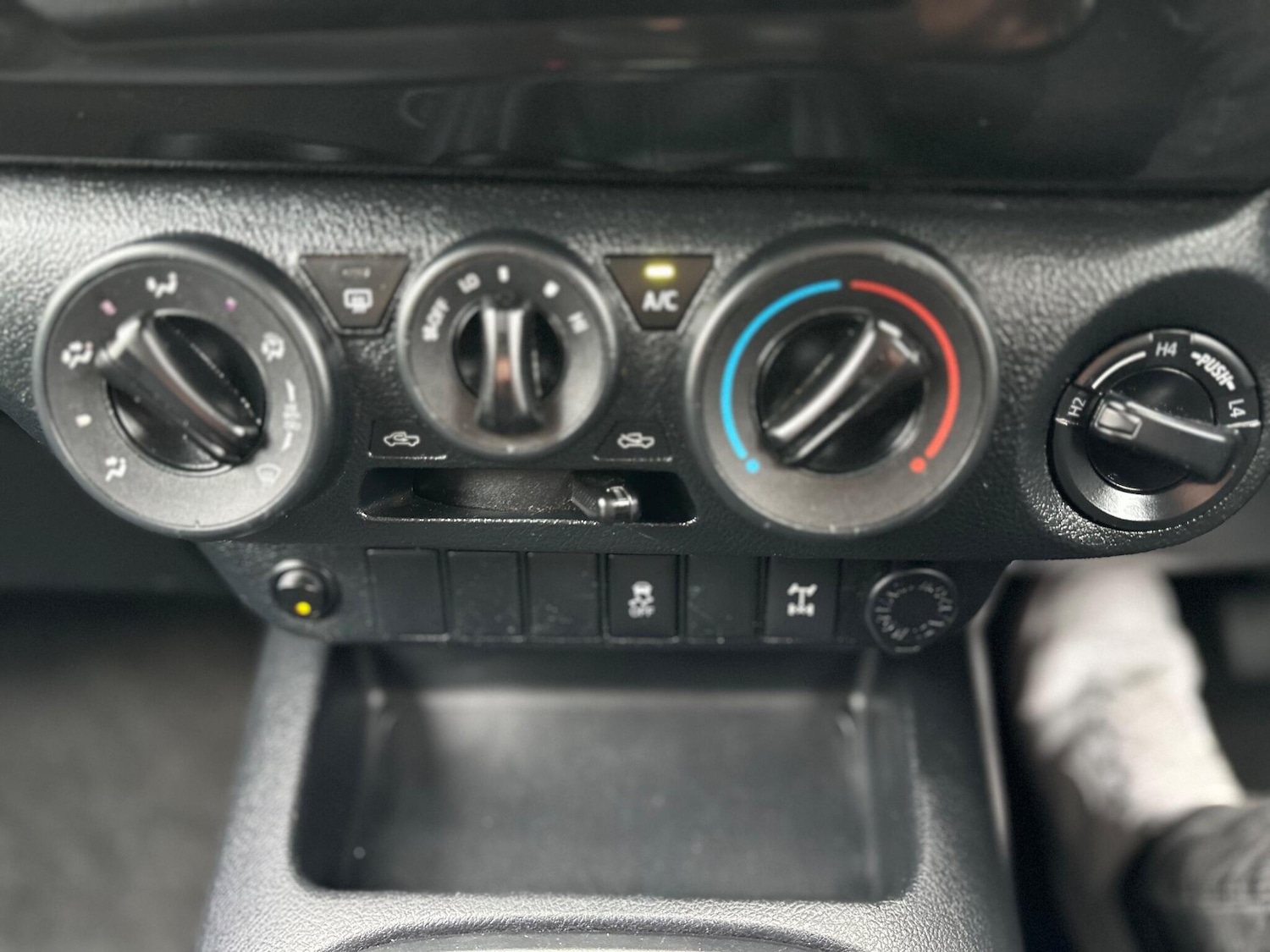 Used Toyota Hilux 2017 for sale - 76432167: Photo 40