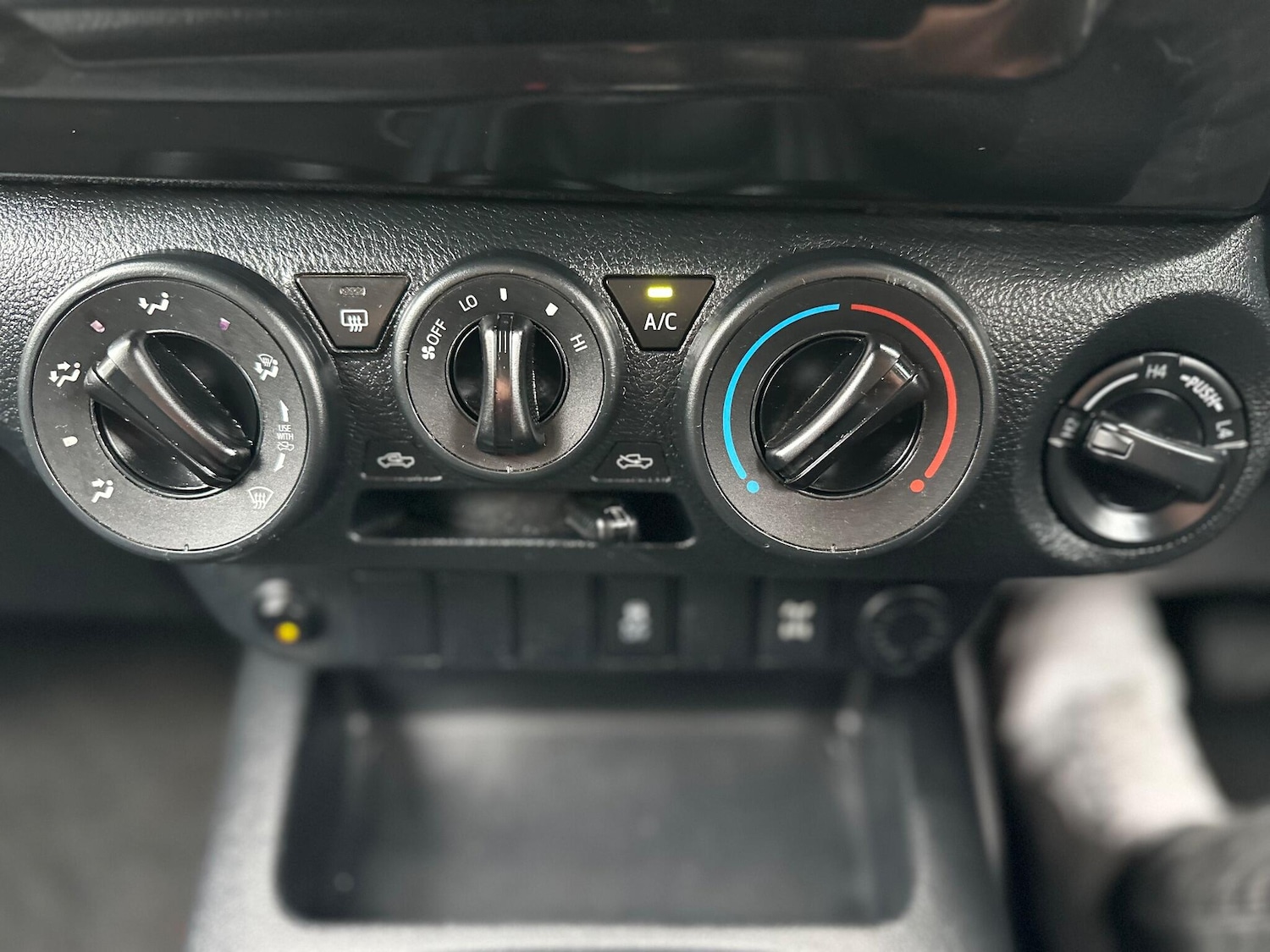 Used Toyota Hilux 2017 for sale - 76432167: Photo 41