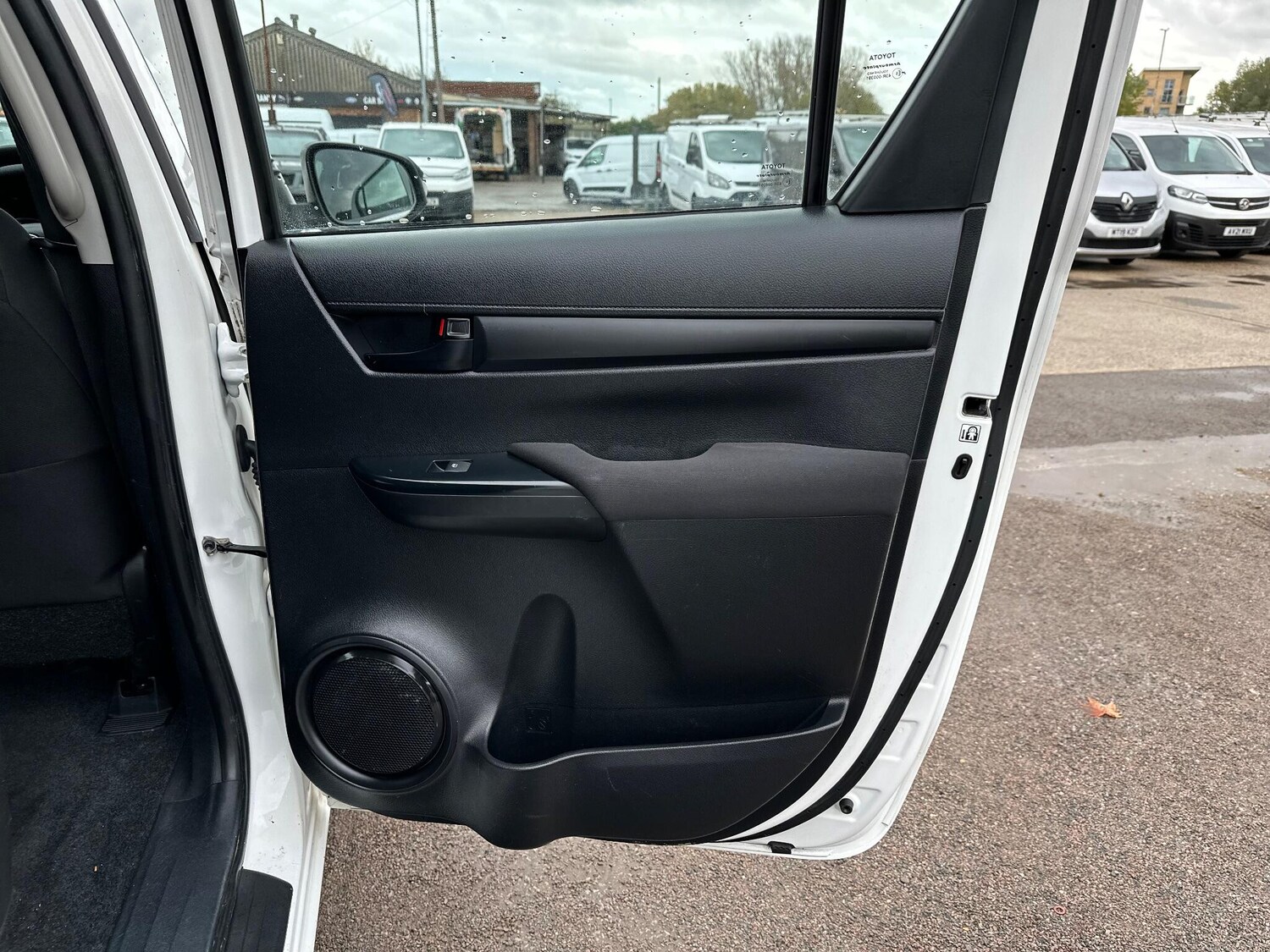 Used Toyota Hilux 2017 for sale - 76432167: Photo 42