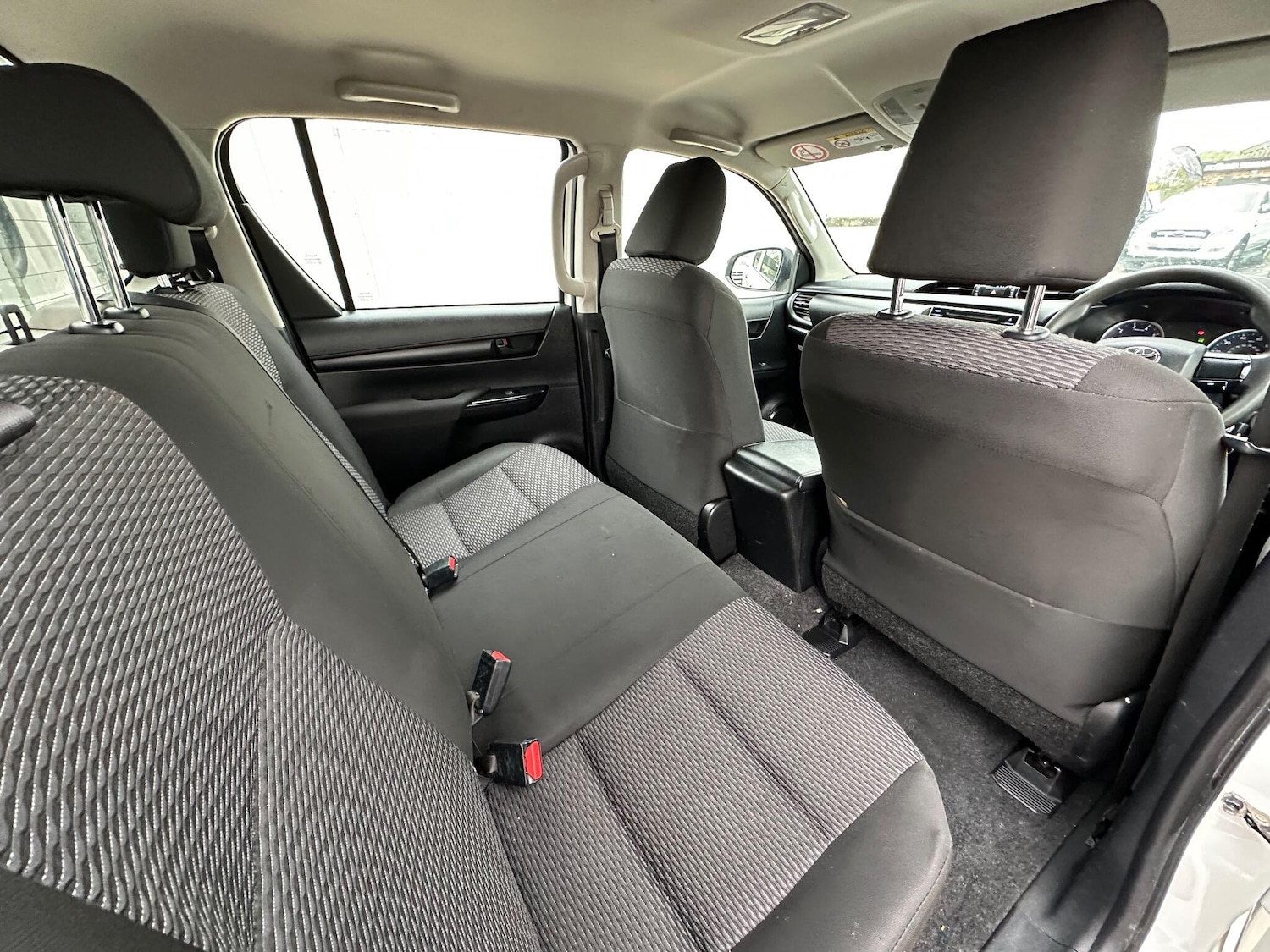 Used Toyota Hilux 2017 for sale - 76432167: Photo 44