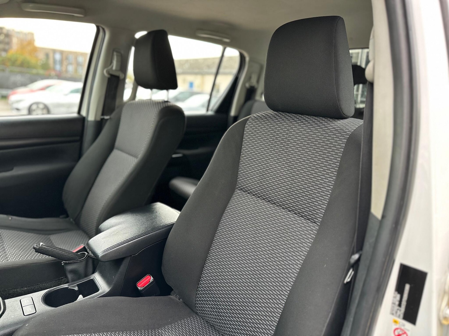 Used Toyota Hilux 2017 for sale - 76432167: Photo 53