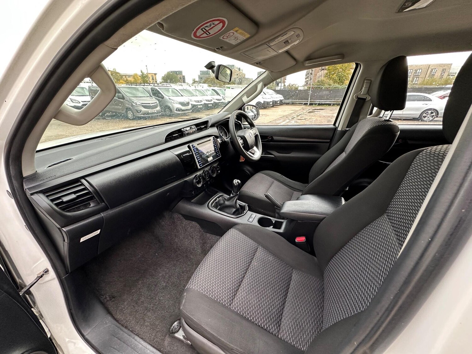 Used Toyota Hilux 2017 for sale - 76432167: Photo 54