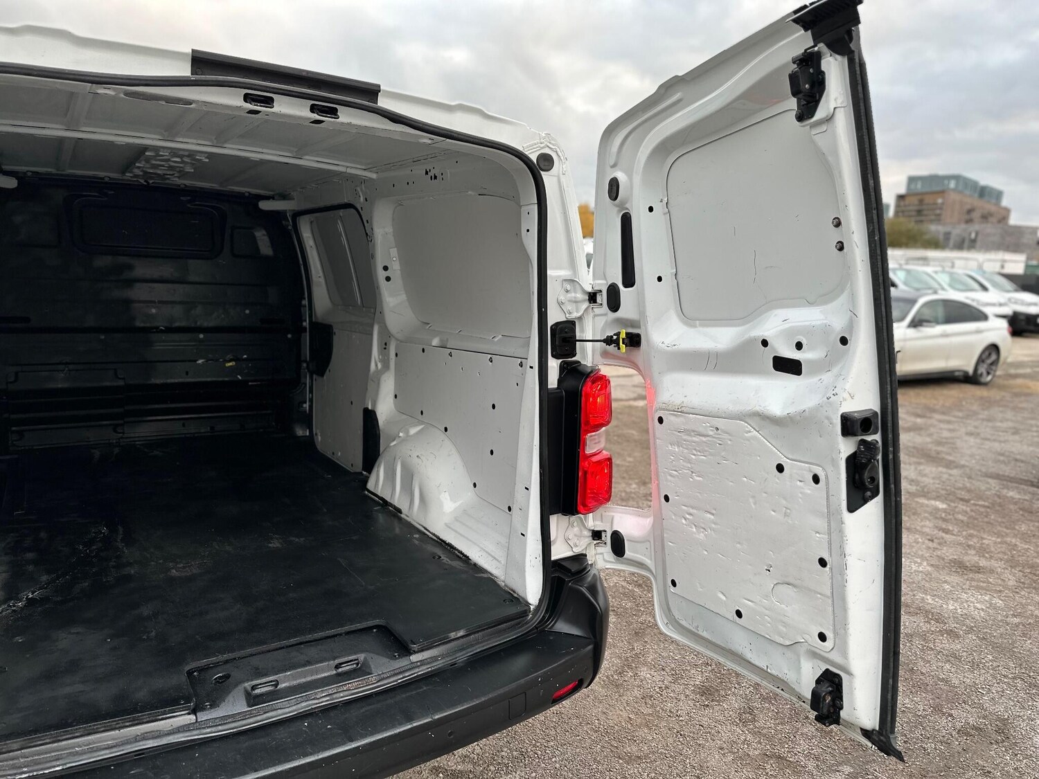 Used Citroen Dispatch 2019 for sale - 76538903: Photo 44