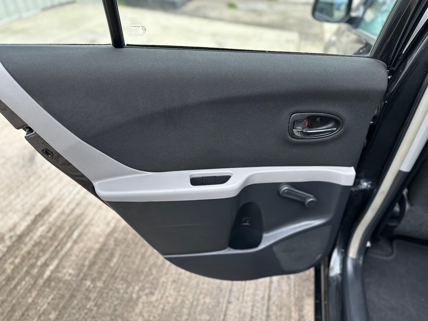 Used Toyota Yaris 2011 for sale - 77799120: Photo 12